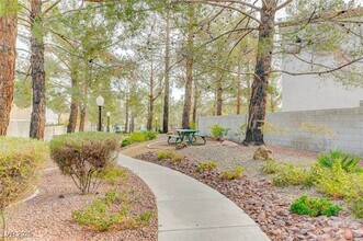 8824 Cornwall Glen Ave in Las Vegas, NV - Building Photo - Building Photo