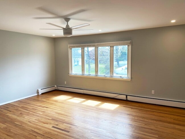 128 Bradford St in Harrison, NY - Building Photo - Building Photo