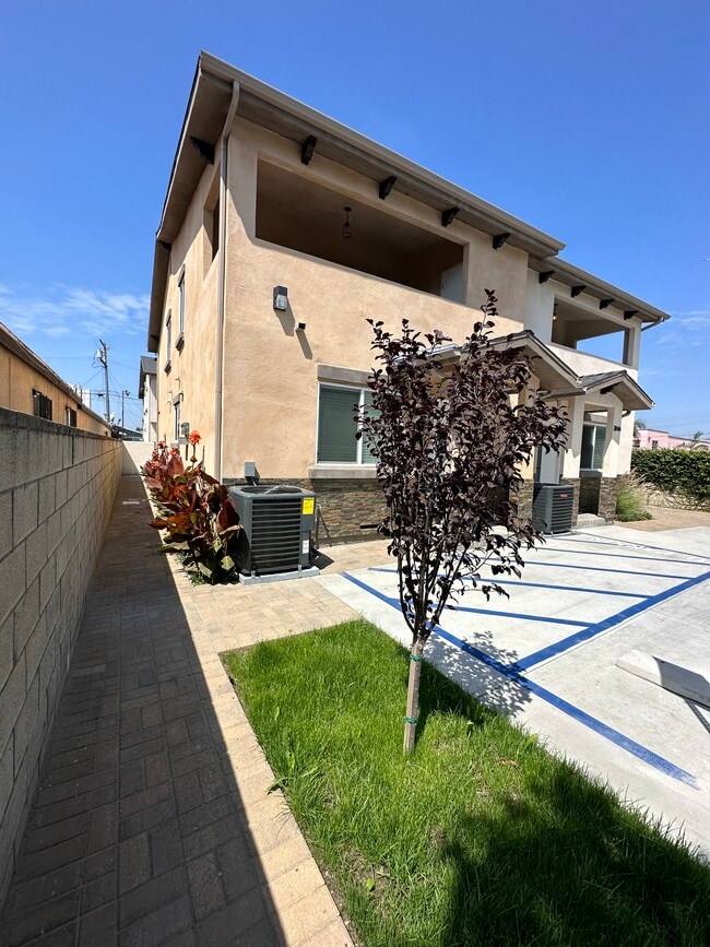 204 S Rose Ave, Unit A in Compton, CA - Building Photo - Building Photo