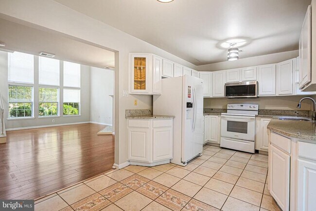 19013 Cherry Bend Dr in Germantown, MD - Foto de edificio - Building Photo