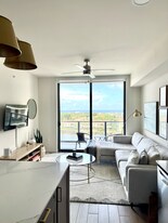 631 E Woolbright Rd in Boynton Beach, FL - Building Photo