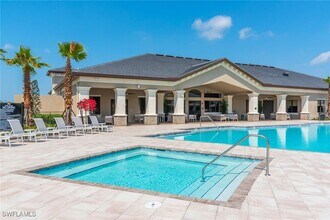 4641 Azalea Dr in Naples, FL - Foto de edificio - Building Photo