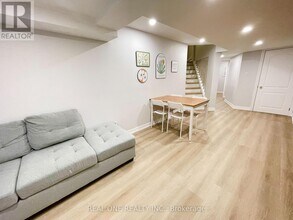 485 English Rose Ln in Oakville, ON - Building Photo - Building Photo