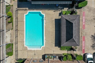 Crossings at Berkley Square in Houston, TX - Foto de edificio - Building Photo