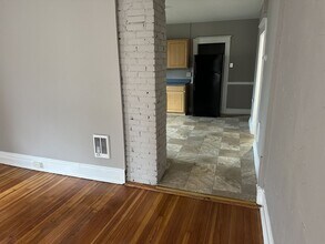 238-240 Oak St in Manchester, CT - Building Photo - Building Photo