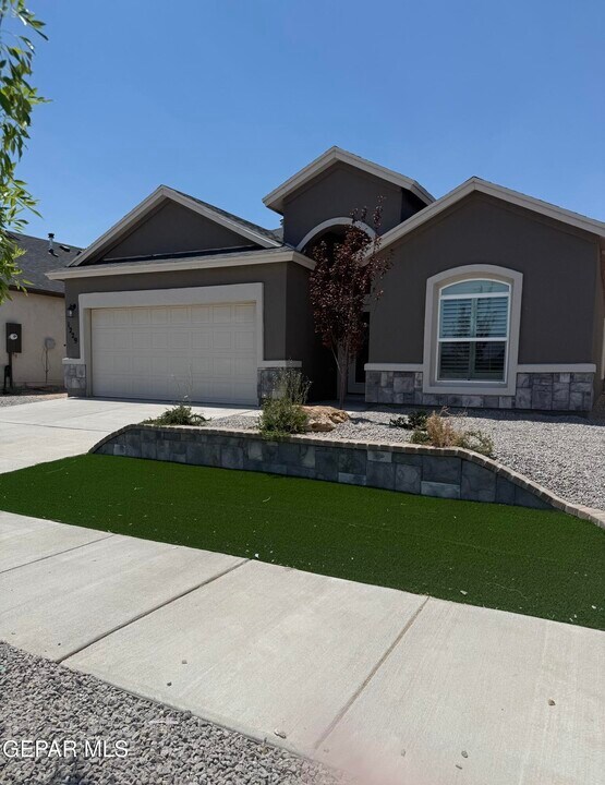 1229 Night Sky St in Horizon City, TX - Building Photo