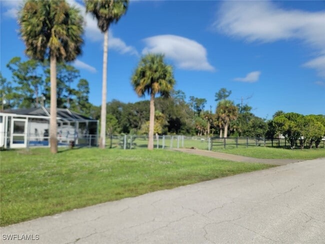2507 East 2nd Street in Lehigh Acres, FL - Building Photo - Building Photo