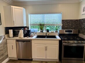 1200 Tamarind Ave in Los Angeles, CA - Building Photo - Building Photo