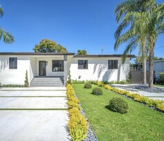 8011 SW 18th Ter in Miami, FL - Building Photo