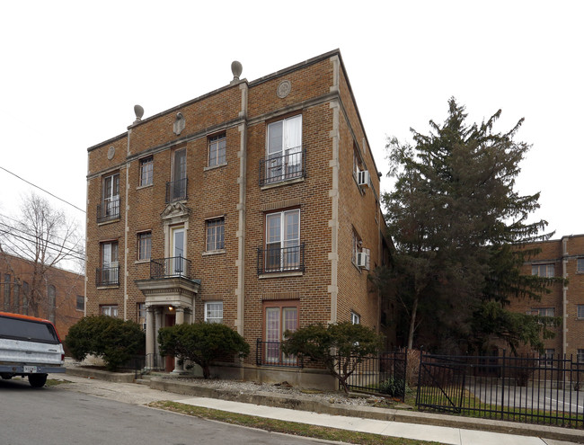 Rector Suites in Muncie, IN - Foto de edificio - Building Photo