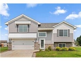 1000 Chestnut St in Maple Lake, MN - Building Photo