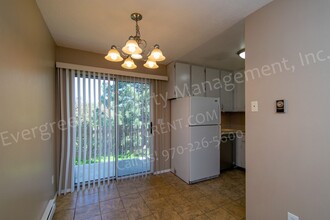 1024 E Swallow Rd in Fort Collins, CO - Building Photo - Building Photo