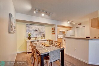 703 Villa Cir in Boynton Beach, FL - Foto de edificio - Building Photo