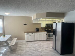 901 Sulphur Springs Ln in Las Vegas, NV - Building Photo - Building Photo