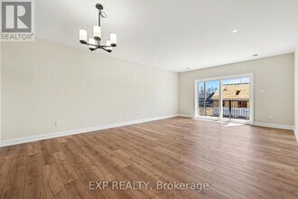 448 Falcon Ln in Russell, ON - Building Photo - Building Photo