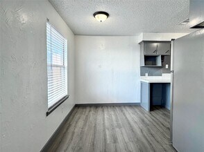 2526 Louise St, Unit B in Denton, TX - Building Photo - Building Photo