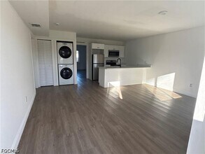 4523 Palm Beach Blvd in Ft. Myers, FL - Building Photo - Building Photo