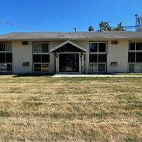 450 Laurel St in Waukee, IA - Building Photo