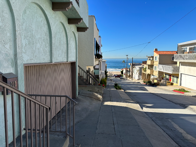 212 38th St in Manhattan Beach, CA - Building Photo - Building Photo