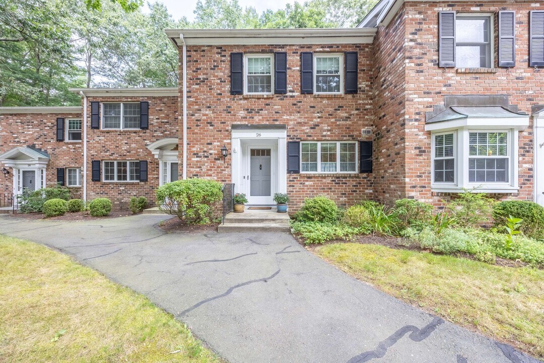 26 Tunxis Village in Farmington, CT - Building Photo