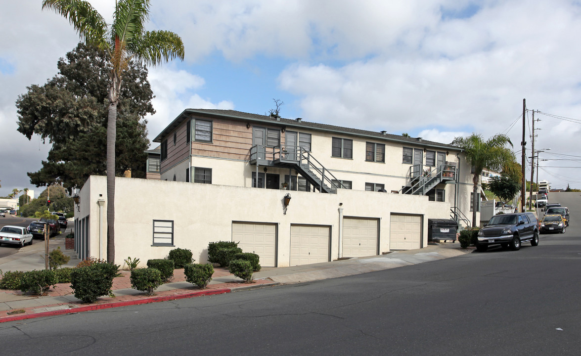 Chatsworth Manor in San Diego, CA - Building Photo