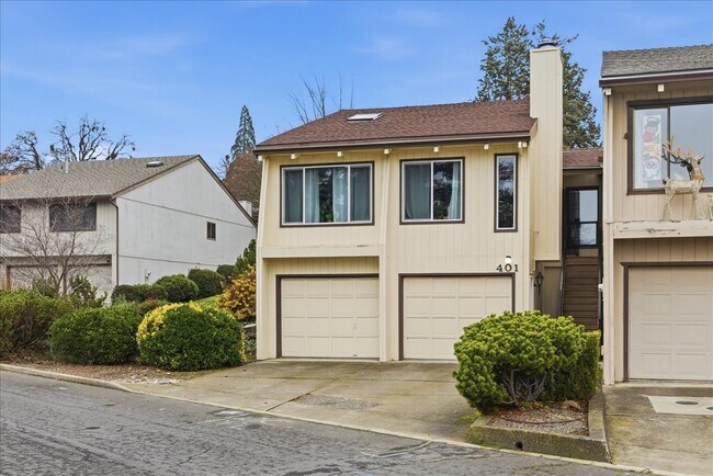 401 Eastwood Dr in Medford, OR - Building Photo - Building Photo