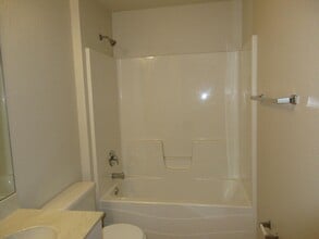 1328 SE 8th Ave, Unit 1328 SE 8th Ave #203 in Cape Coral, FL - Foto de edificio - Building Photo