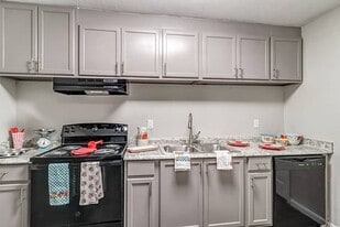 Green Meadows @ 2910 in Augusta, GA - Building Photo