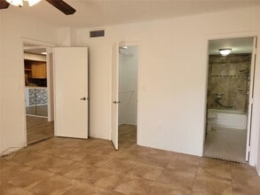 4158 Inverrary Dr, Unit 505 in Lauderhill, FL - Foto de edificio - Building Photo