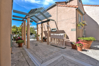 Pacific Gardens in San Mateo, CA - Foto de edificio - Building Photo