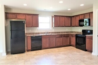 220 Elm Way in Lincoln, AL - Building Photo - Building Photo