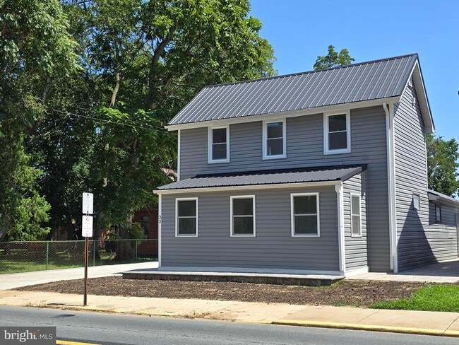 32 South Main Street in Magnolia, DE - Foto de edificio - Building Photo