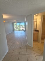 4501 NE 21st Ave, Unit 301 in Fort Lauderdale, FL - Building Photo
