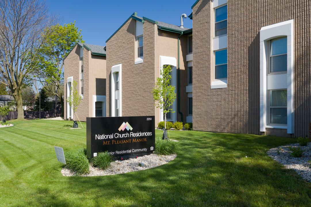 Mount Pleasant Manor Senior Living Community in Racine, WI - Building Photo