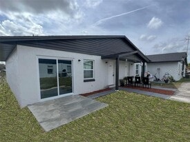 3008 St Paul Dr in Winter Haven, FL - Building Photo