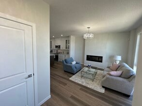 15105-15137 37 St SW in Calgary, AB - Building Photo - Building Photo