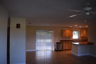1652 SE Floresta Dr in Port St. Lucie, FL - Building Photo - Building Photo