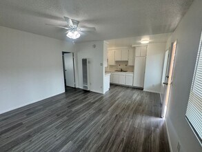 8816 Laurel Canyon Blvd in Los Angeles, CA - Building Photo - Building Photo