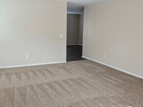 137 Ropango Way in Hemet, CA - Building Photo - Building Photo