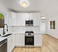 5945 Fauntleroy Way SW, Unit A in Seattle, WA - Building Photo - Building Photo