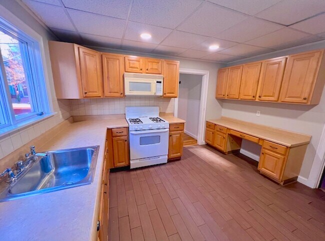 67 Cameron Ave, Unit 1 in Somerville, MA - Building Photo - Building Photo