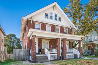 2245 Summit St in Columbus, OH - Foto de edificio - Building Photo