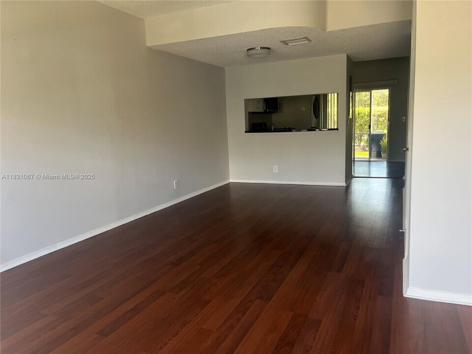 53 Whitehead Cir in Weston, FL - Building Photo