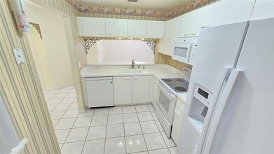 4915 SW 32nd Ave in Fort Lauderdale, FL - Building Photo - Building Photo