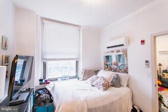 427 Monroe St in Philadelphia, PA - Building Photo - Building Photo