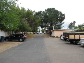 921-929 W 15th Ave in Escondido, CA - Foto de edificio - Building Photo
