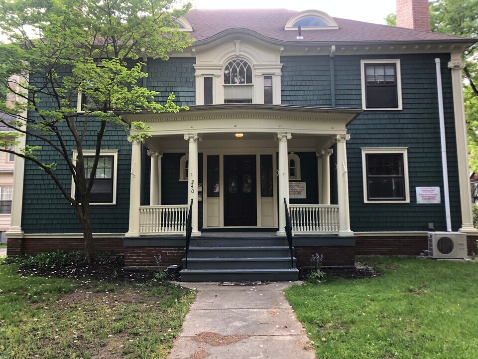 240 Culver Rd in Rochester, NY - Building Photo