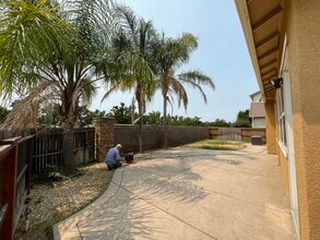 7300 Elvora Way in Elk Grove, CA - Foto de edificio - Building Photo