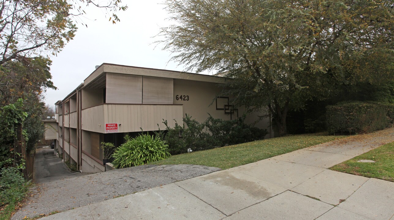 6423 Monterey Rd in Los Angeles, CA - Building Photo