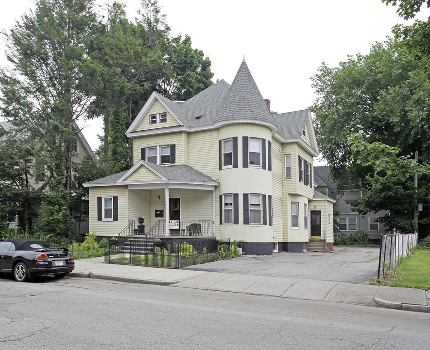 12 Dean St in Worcester, MA - Foto de edificio